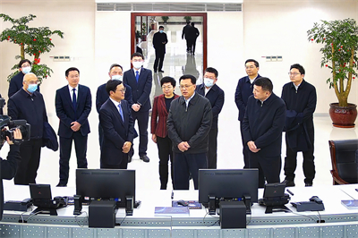2022年2月，時(shí)任浙江省委書(shū)記袁家軍來(lái)紅獅集團考察一帶一路項目發(fā)展、共同富裕、數字化改革等工作